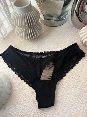 NWT Kris Line Black Sheer Lace Panties Lingerie Size M